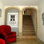 ホステル Locals &