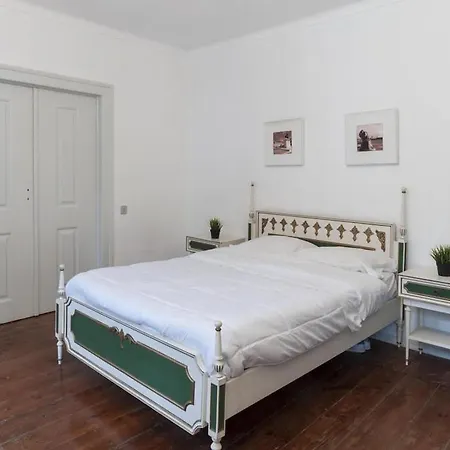 Хостел Locals & *