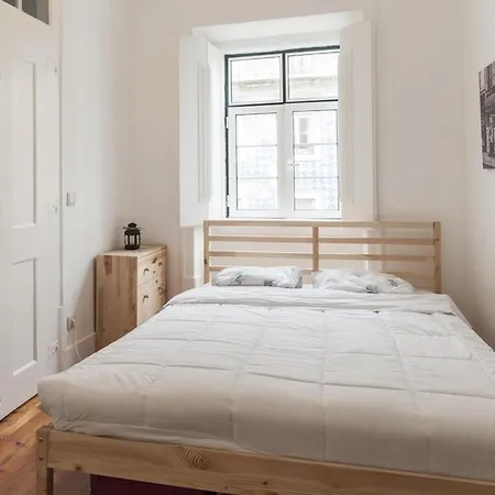 Хостел Locals &