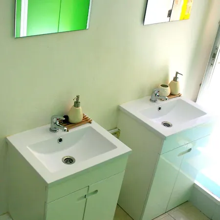 Locals & Hostel Lissabon