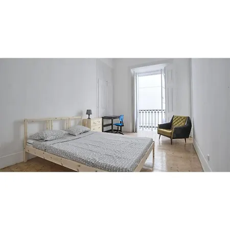 Locals & Лиссабон