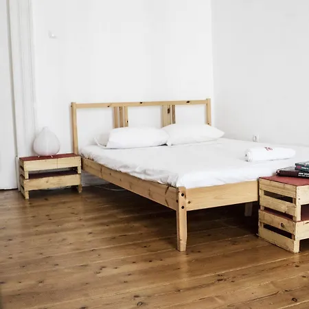 Locals & Hostel Lissabon