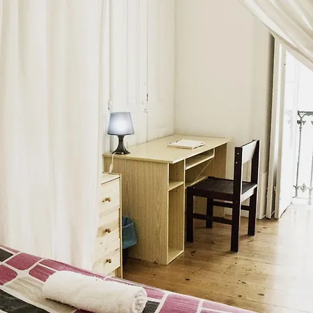 Locals & * Лиссабон