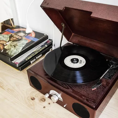 Locals & * Лиссабон