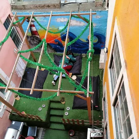 Locals & Hostel Lissabon