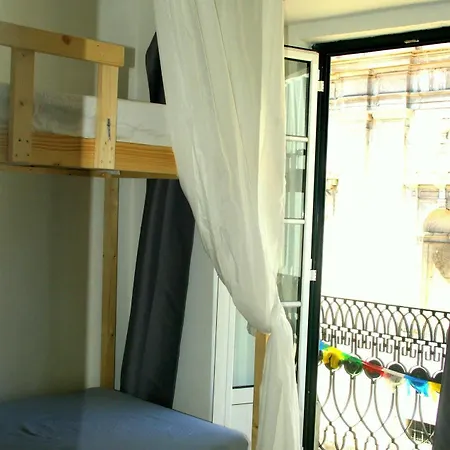 Locals & Vandrarhem *